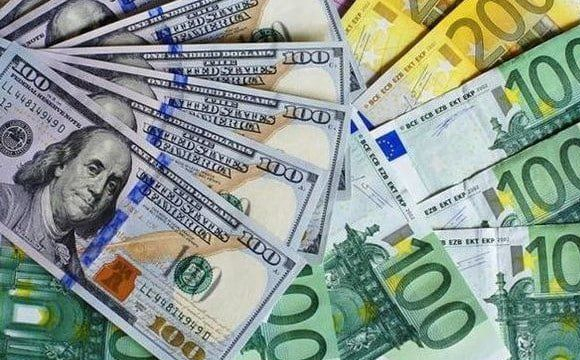 Банкір закликав не купувати долари та євро на початку вересня