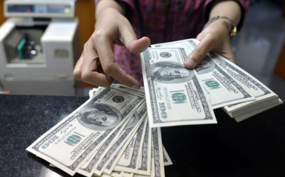 Українців закликали купувати долари