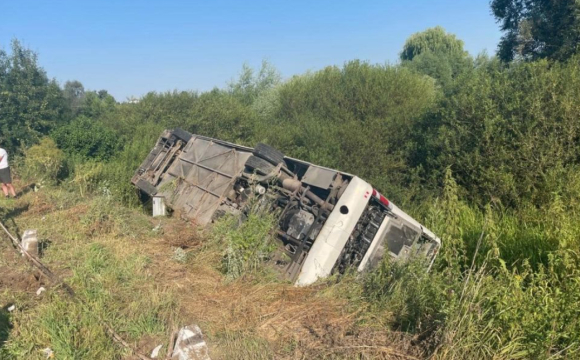 На заході України перекинувся автобус з паломниками