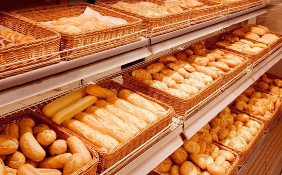 В Україні масово зникає хліб з полиць магазинів