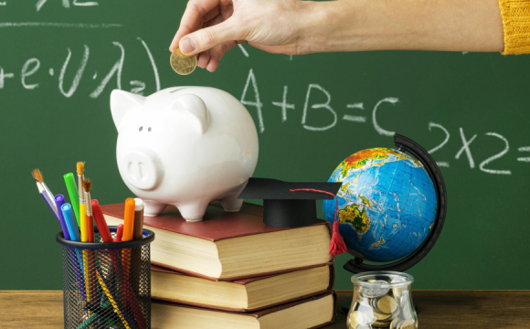 Українським вчителям суттєво підвищать зарплати