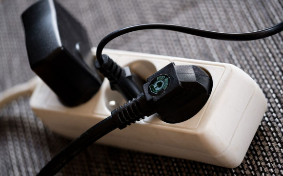 Ці прилади обов’язково слід вимикати з розетки, щоб зменшити рахунки за світло